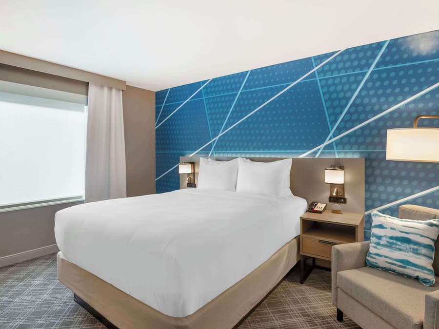 Room, 1 Queen Bed, Accessible, Non Smoking | Premium bedding, in-room safe, desk, laptop workspace