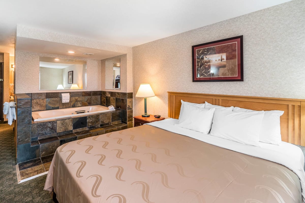 Suite, 1 King Bed, Non Smoking | 1 bedroom, rollaway beds, free WiFi, bed sheets