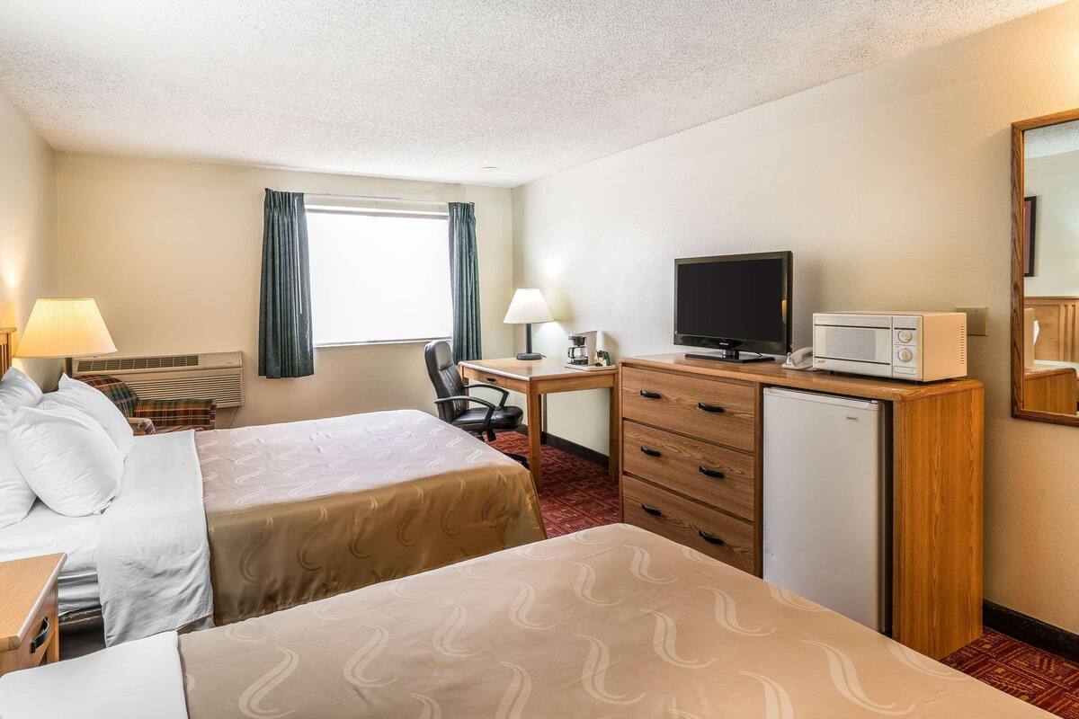 Rollaway beds (surcharge), WiFi (free), bed sheets