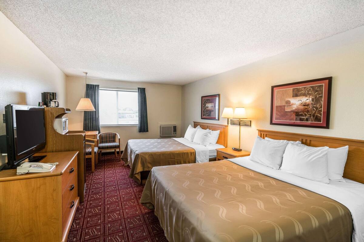 Rollaway beds (surcharge), WiFi (free), bed sheets