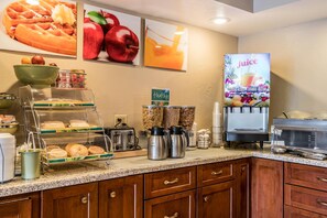 فطور أوروبي مجانًا يوميًا