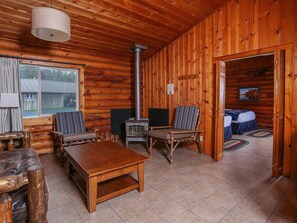 Cabaña, 2 camas de matrimonio, accesible para personas con discapacidad (Duplex, not standalone) | Ropa de cama y despertador