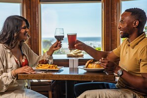 Breakfast, lunch and dinner served - Kalaloch Lodge (Forks)