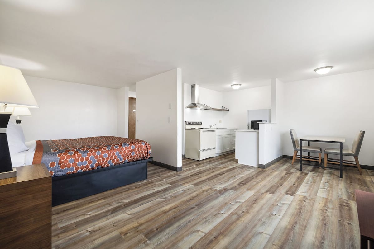 1 bedroom, in-room safe, individually decorated, individually furnished