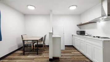 1 bedroom, in-room safe, individually decorated, individually furnished