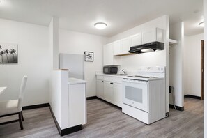Full-size fridge, microwave, stovetop, coffee/tea maker