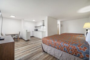 1 多间卧室、客房内保险箱、特色装修、特色家居