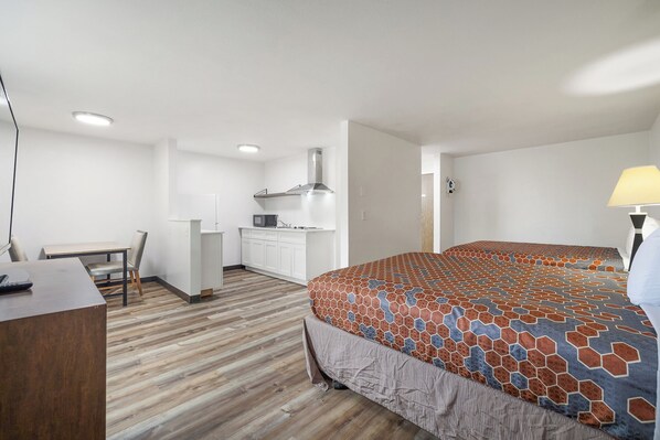 1 bedroom, in-room safe, individually decorated, individually furnished - Kennewick Inn & Suites Tri Cities (Kennewick)