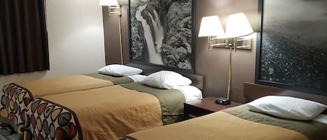 Camera, letti multipli, non fumatori (Pet-Friendly) | Una scrivania, postazione laptop, tende oscuranti