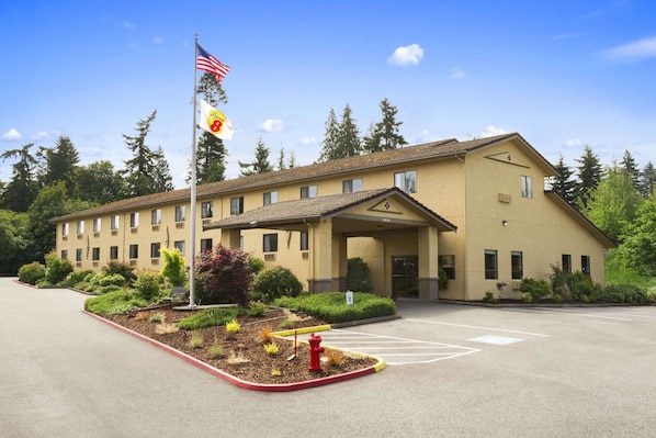 Exterior - Super 8 by Wyndham Port Angeles at Olympic National Park (Port Angeles)