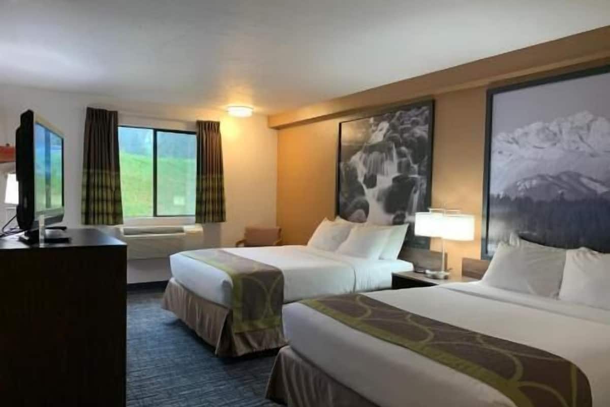 Premium bedding, in-room safe, desk, laptop workspace