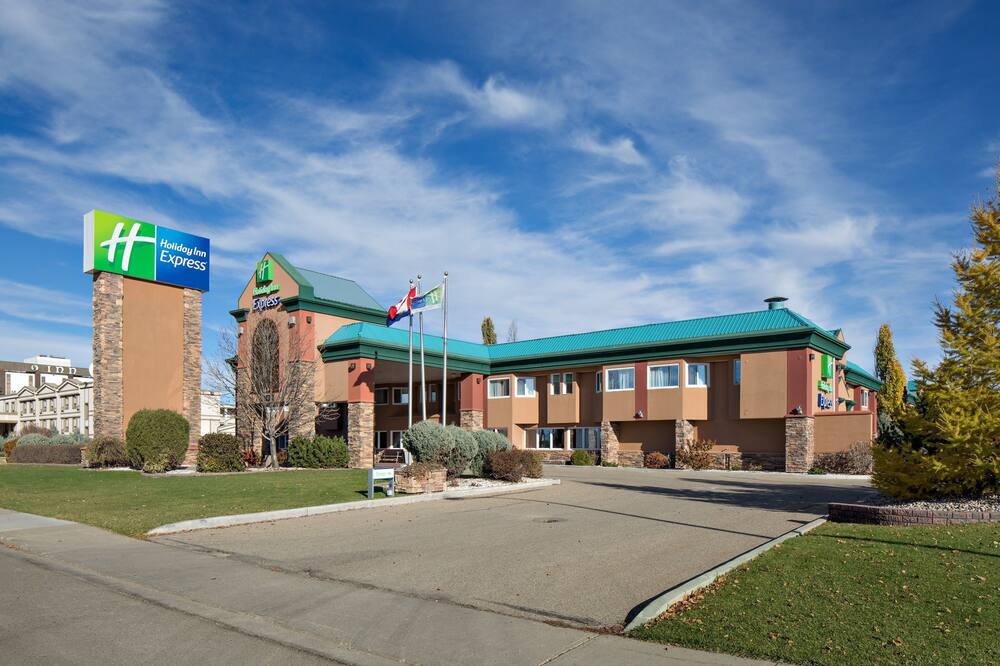 luxury hotels in Red Deer