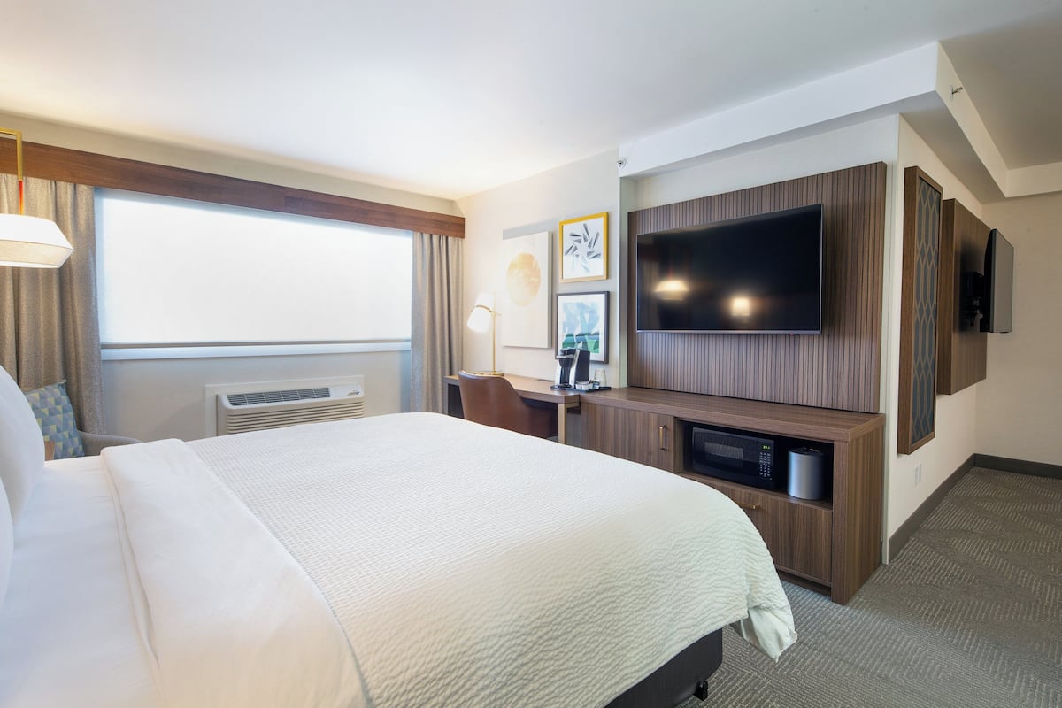 Suite, 1 King Bed | In-room safe, desk, iron/ironing board, free cots/infant beds