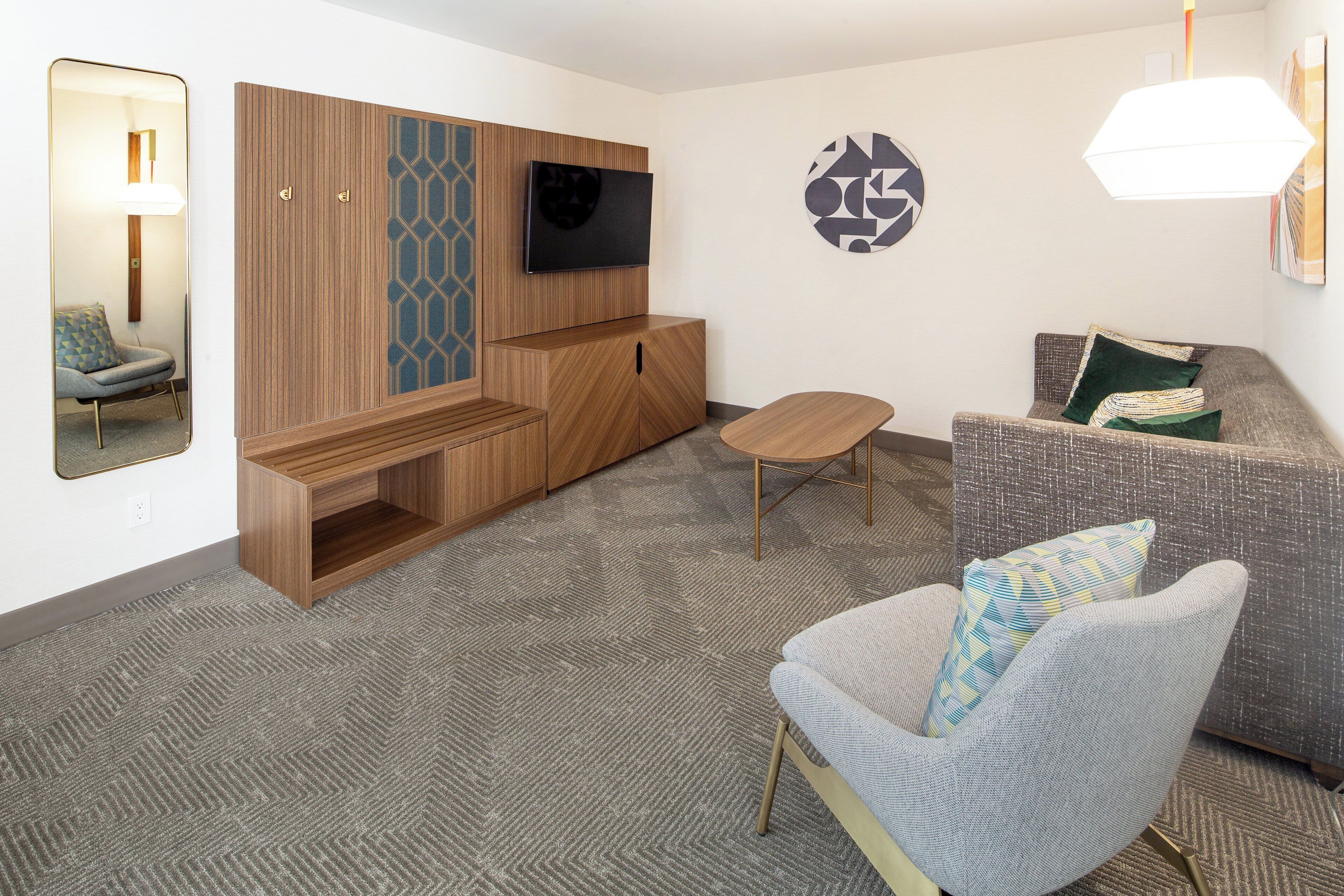 Zimmersafe, Schreibtisch, Bügeleisen/Bügelbrett, kostenlose Babybetten