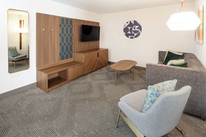 Zimmersafe, Schreibtisch, Bügeleisen/Bügelbrett, kostenlose Babybetten