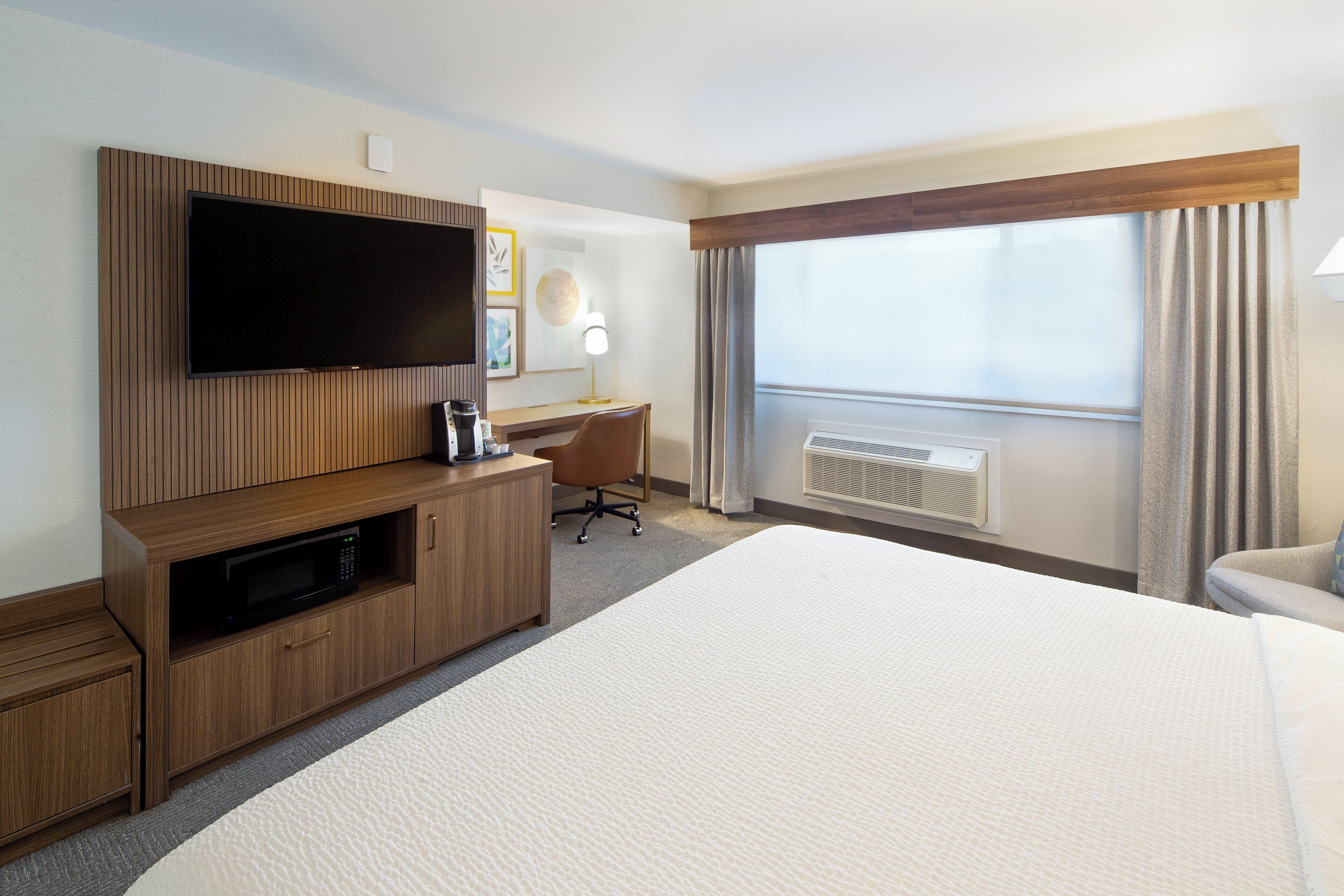 Coffres-forts dans les chambres, bureau, fer et planche à repasser