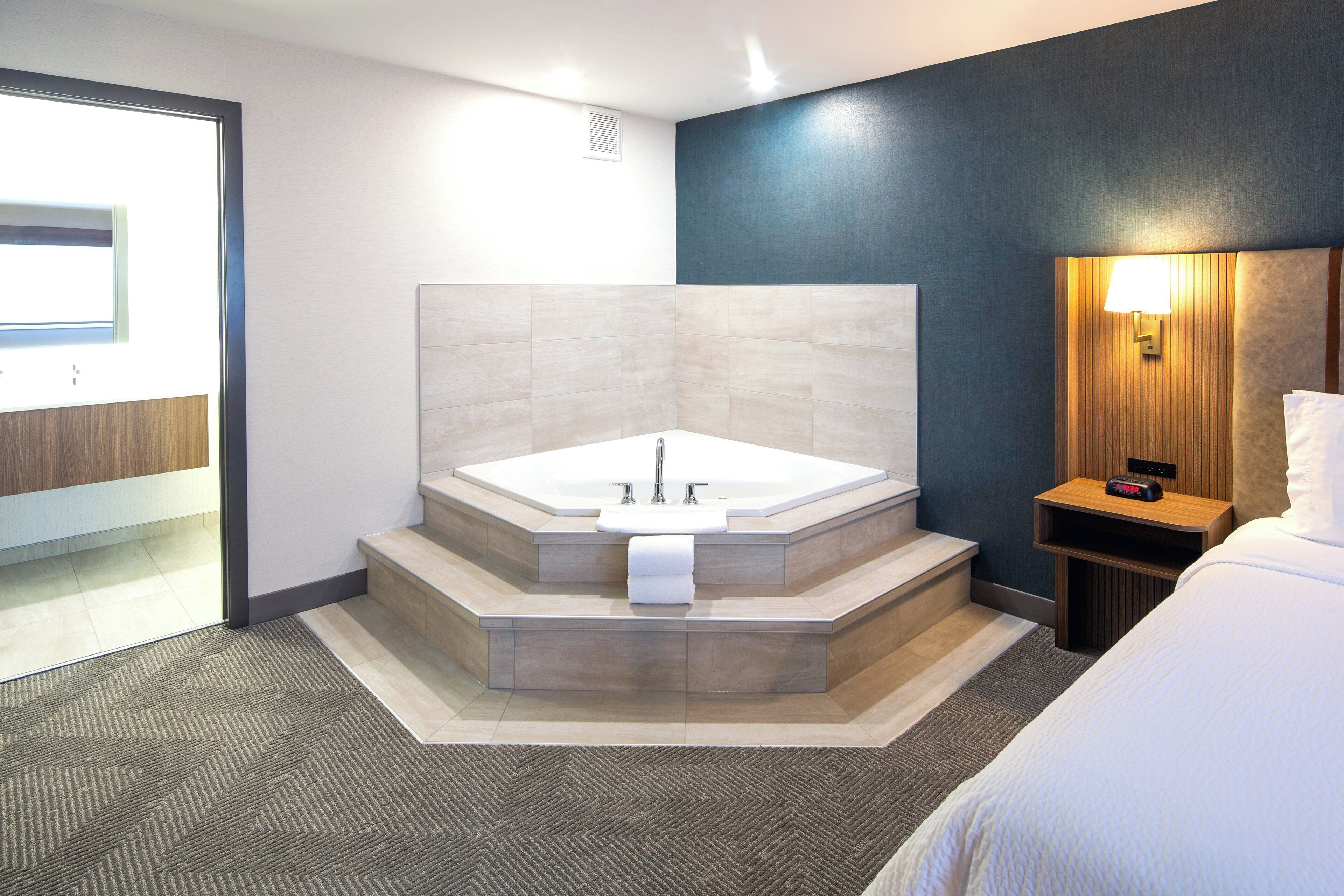 Coffres-forts dans les chambres, bureau, fer et planche à repasser