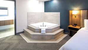 In-room safe, desk, iron/ironing board, cribs (free) - Holiday Inn Hinton by IHG (Hinton)