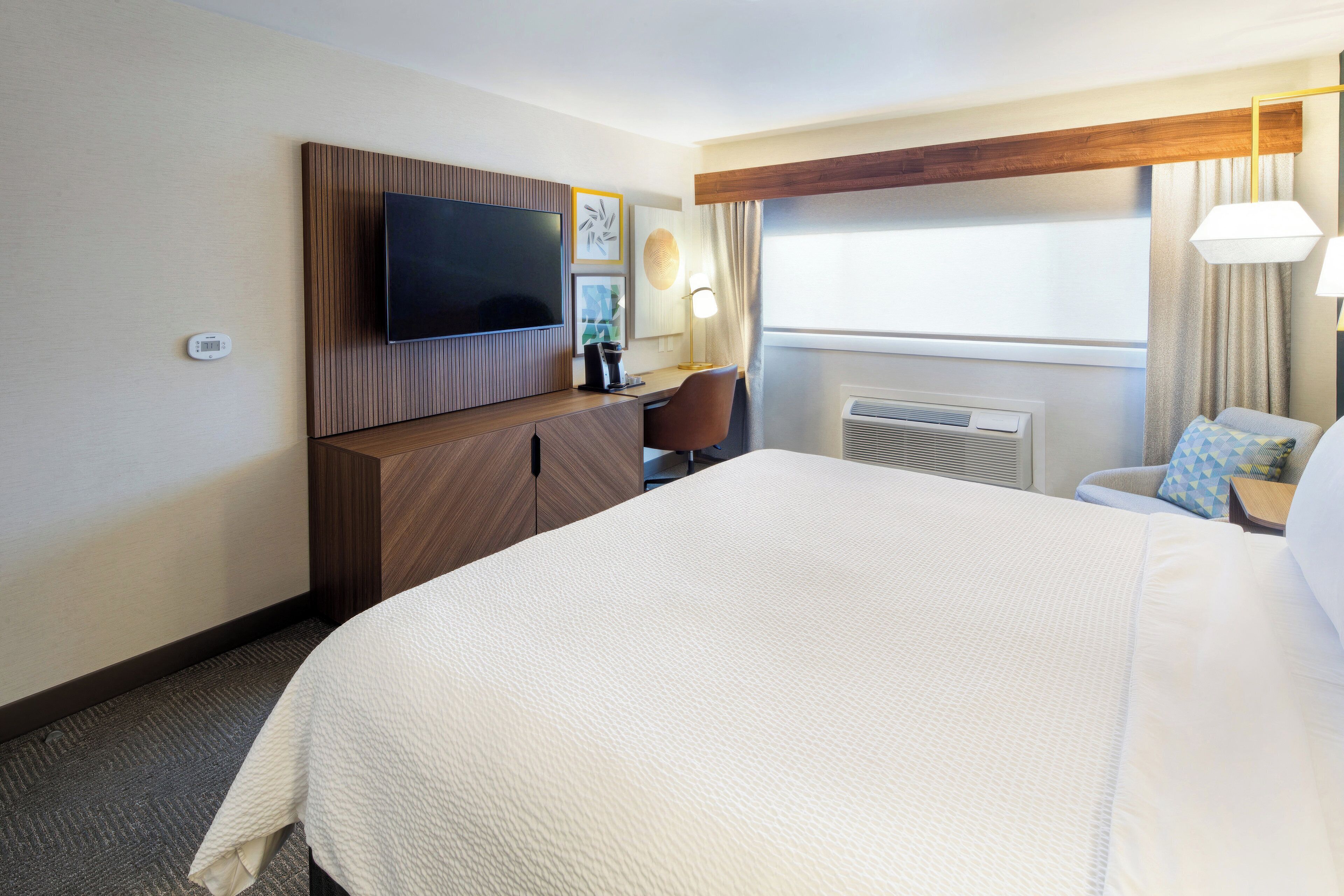 Coffres-forts dans les chambres, bureau, fer et planche à repasser