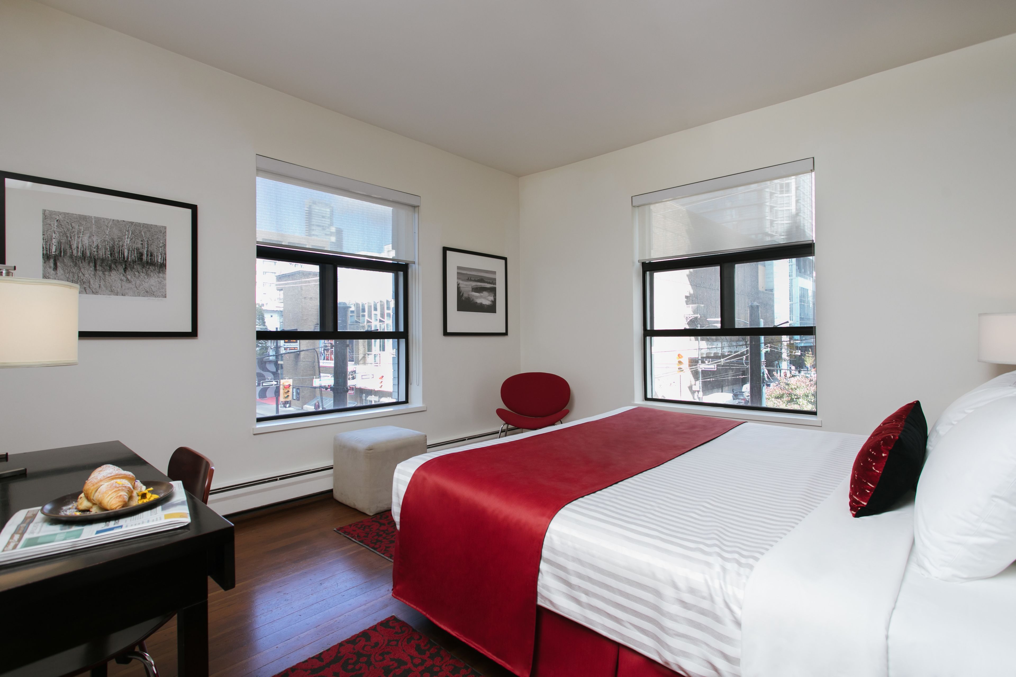 standard room, 1 king bed | in-room safe, blackout curtains, iron/ironing board, free wifi