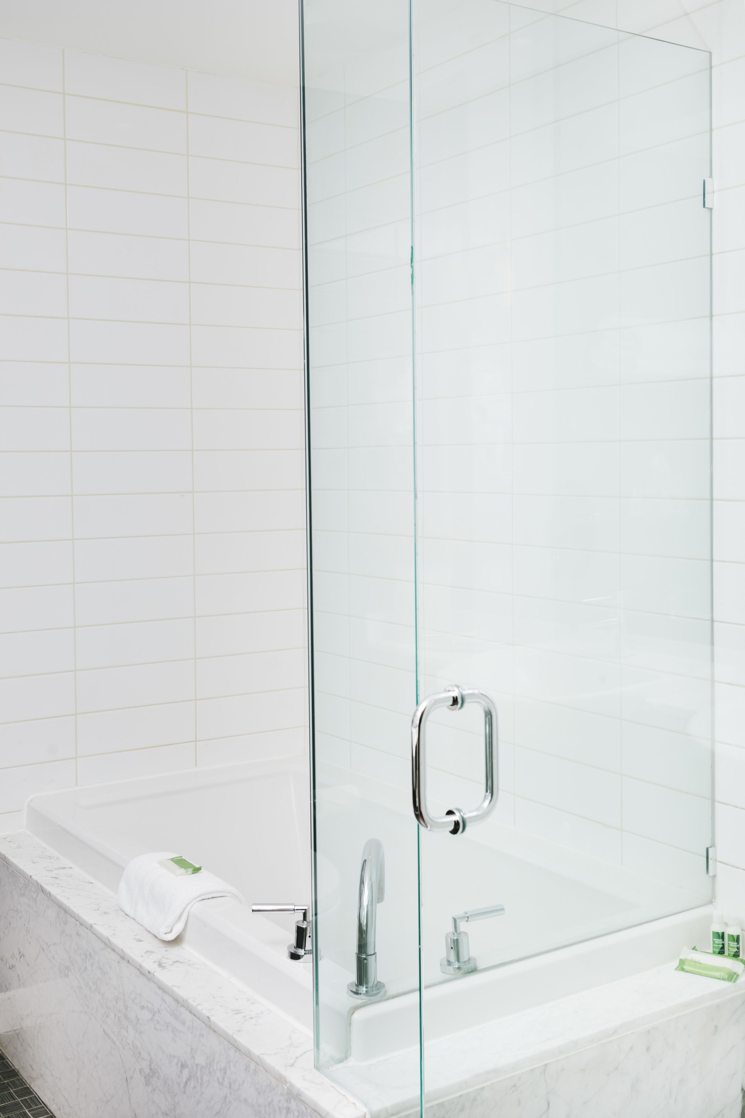 suite, 1 king bed (moda suite) | in-room safe, blackout curtains, iron/ironing board, free wifi