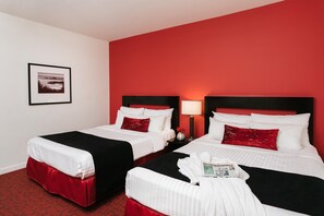 Standard Double Room, 2 Double Beds | In-room safe, blackout drapes, iron/ironing board, free WiFi - Moda Hotel (Vancouver)