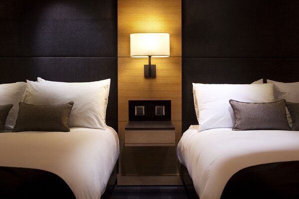 Hypo-allergenic bedding, in-room safe, desk, blackout drapes