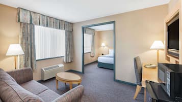 普通套房, 1 張特大雙人床 (One-Bedroom Suite) | 防敏寢具、房內夾萬、書桌、遮光窗簾/窗簾