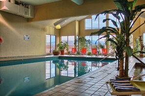 Indoor pool, sun loungers