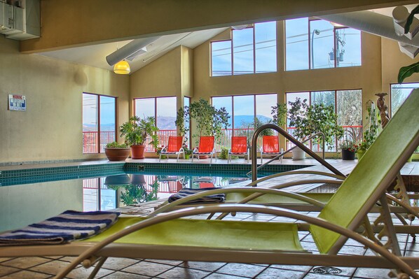 Indoor pool, pool loungers