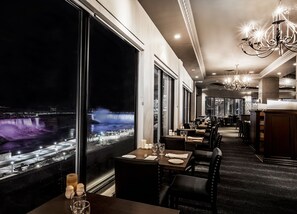 2 restaurants, breakfast served