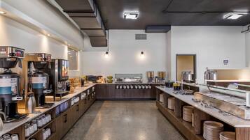 Café da manhã com buffet grátis todos os dias