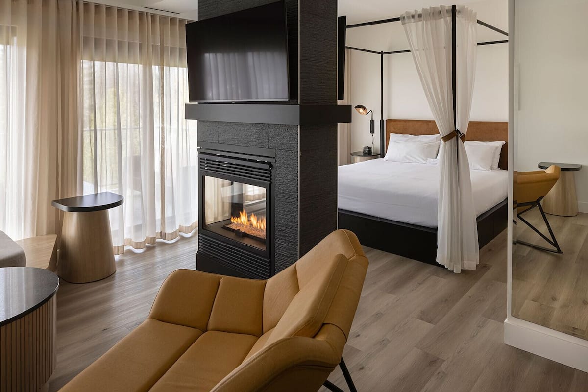 suite, 1 king and 1 day bed, spa, garden view (émotion) | 1 bedroom, blackout curtains, soundproofing, iron/ironing board