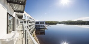 Suite, 1 King and 1 Day bed, Lake View (Evolution) | Vista lago