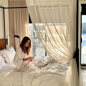 1 bedroom, blackout drapes, soundproofing, iron/ironing board - Esterel Resort (Estérel)