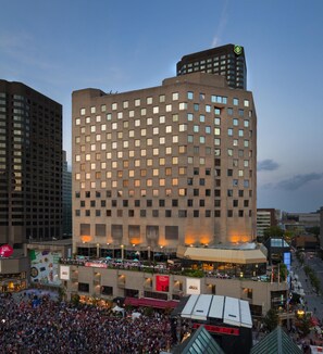 Exterior - DoubleTree by Hilton Montreal (Montreal)