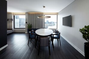 Premium bedding, pillow-top beds, in-room safe, laptop workspace - DoubleTree by Hilton Montreal (Montreal)
