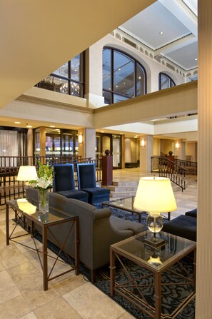 Lobby - Delta Hotels by Marriott Bessborough (Saskatoon)