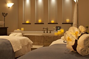 Couples treatment rooms, body treatments, hydrotherapy, aromatherapy - Delta Hotels by Marriott Bessborough (Saskatoon)