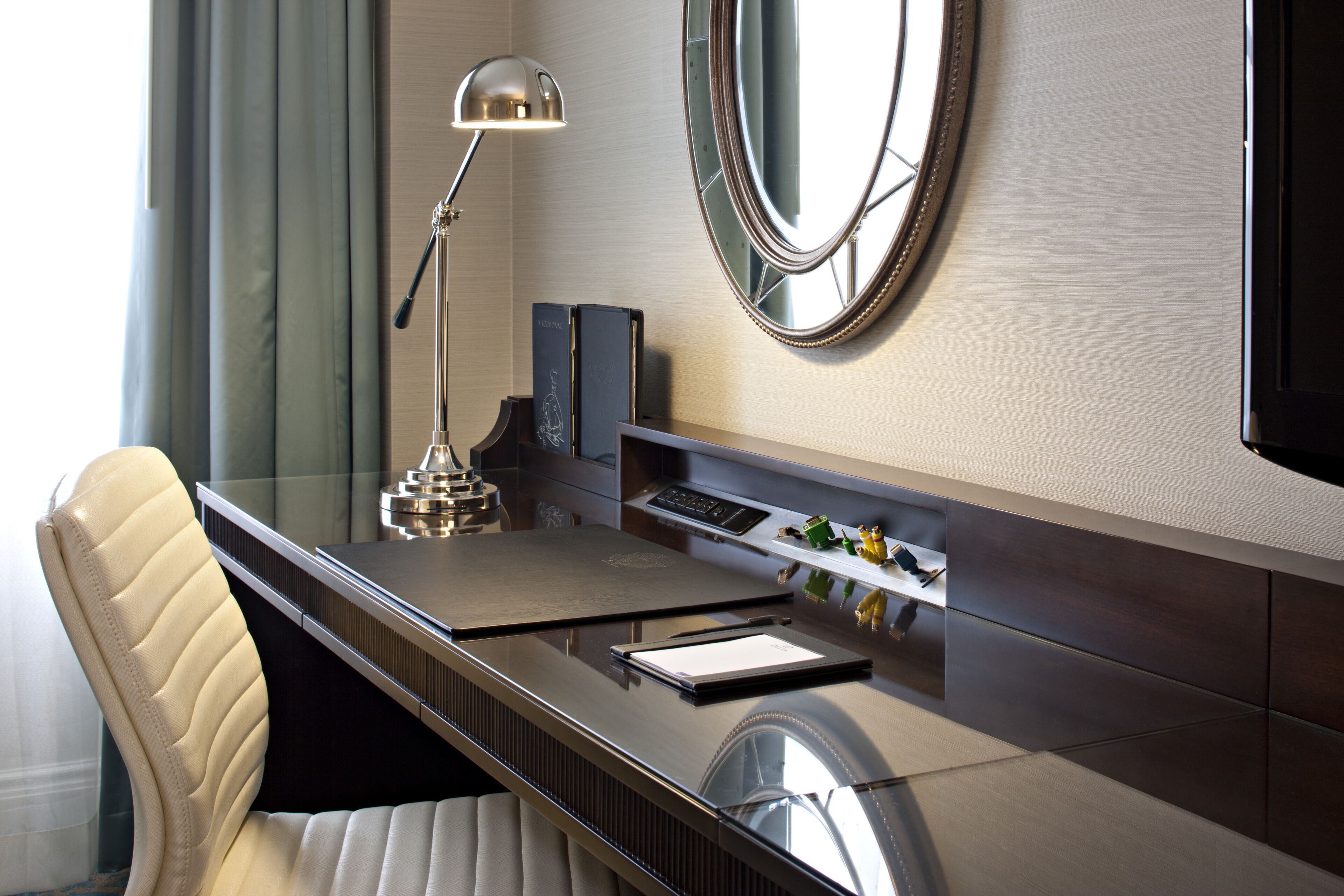 32-inch lcd tv with digital channels, tv