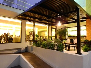 Outdoor dining