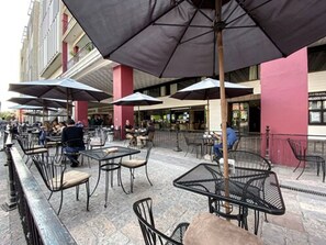 Front of property - Ramada Plaza Leon (León)
