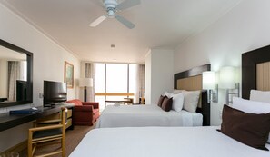 In-room safe, desk, blackout curtains, iron/ironing board - Hotel Royal Reforma (Mexico City)