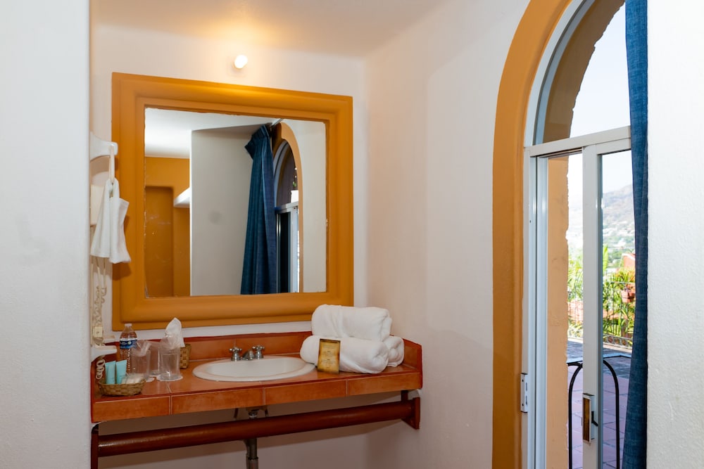 Hotel Irma, Zihuatanejo by null