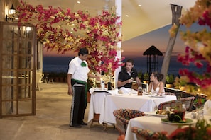 Daily buffet breakfast (MXN 320 per person)