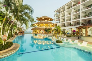 3 outdoor pools - Playa Los Arcos Hotel Beach Resort & Spa (Puerto Vallarta)