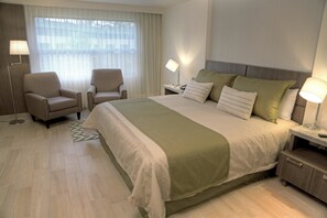 Svit - 1 kingsize-säng (Master) | Sängtillbehör av högsta kvalitet, duntäcken och minibar