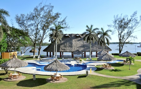 Outdoor pool. Hotel Terranova