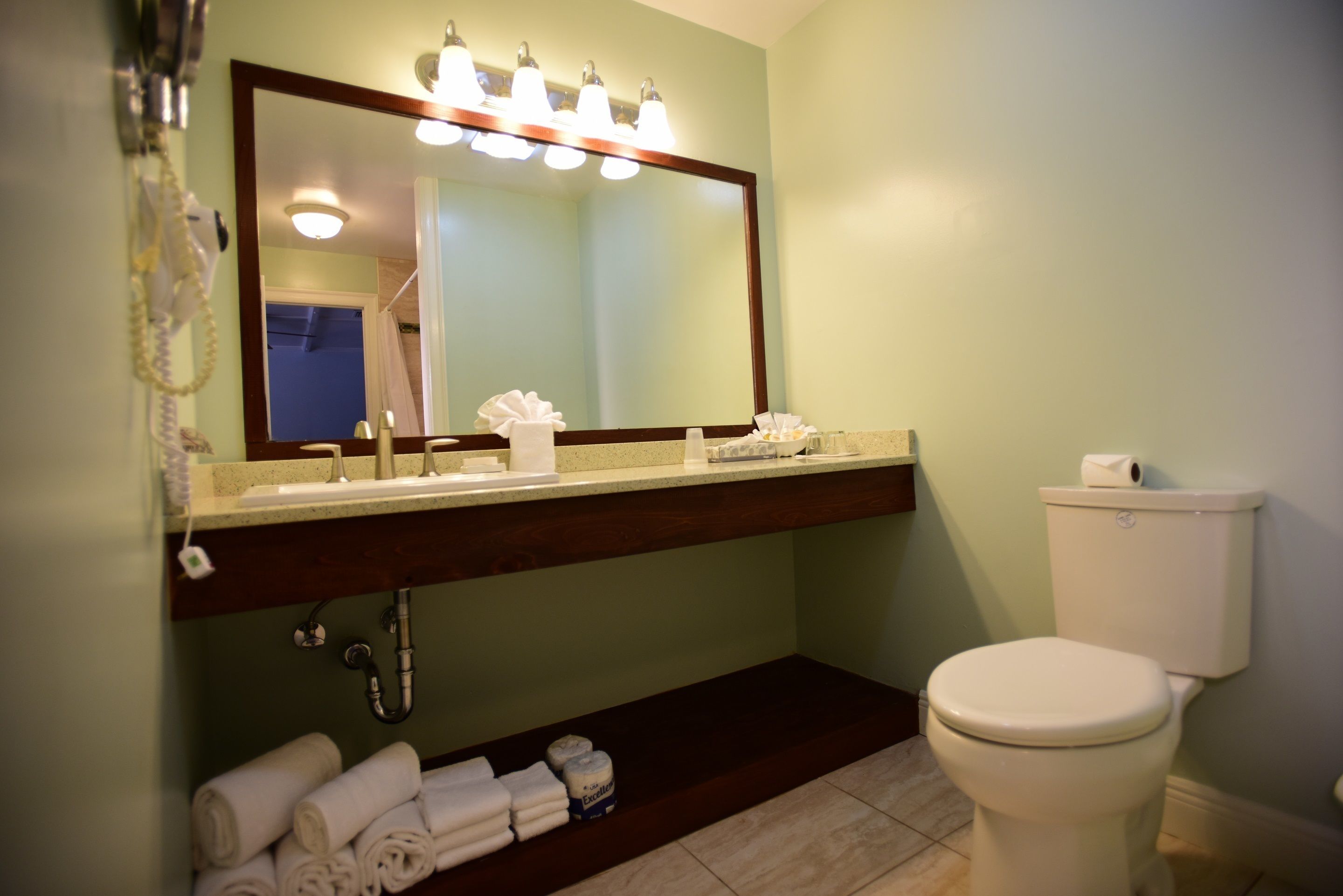 deluxe room | desk, soundproofing, iron/ironing board, cots/infant beds