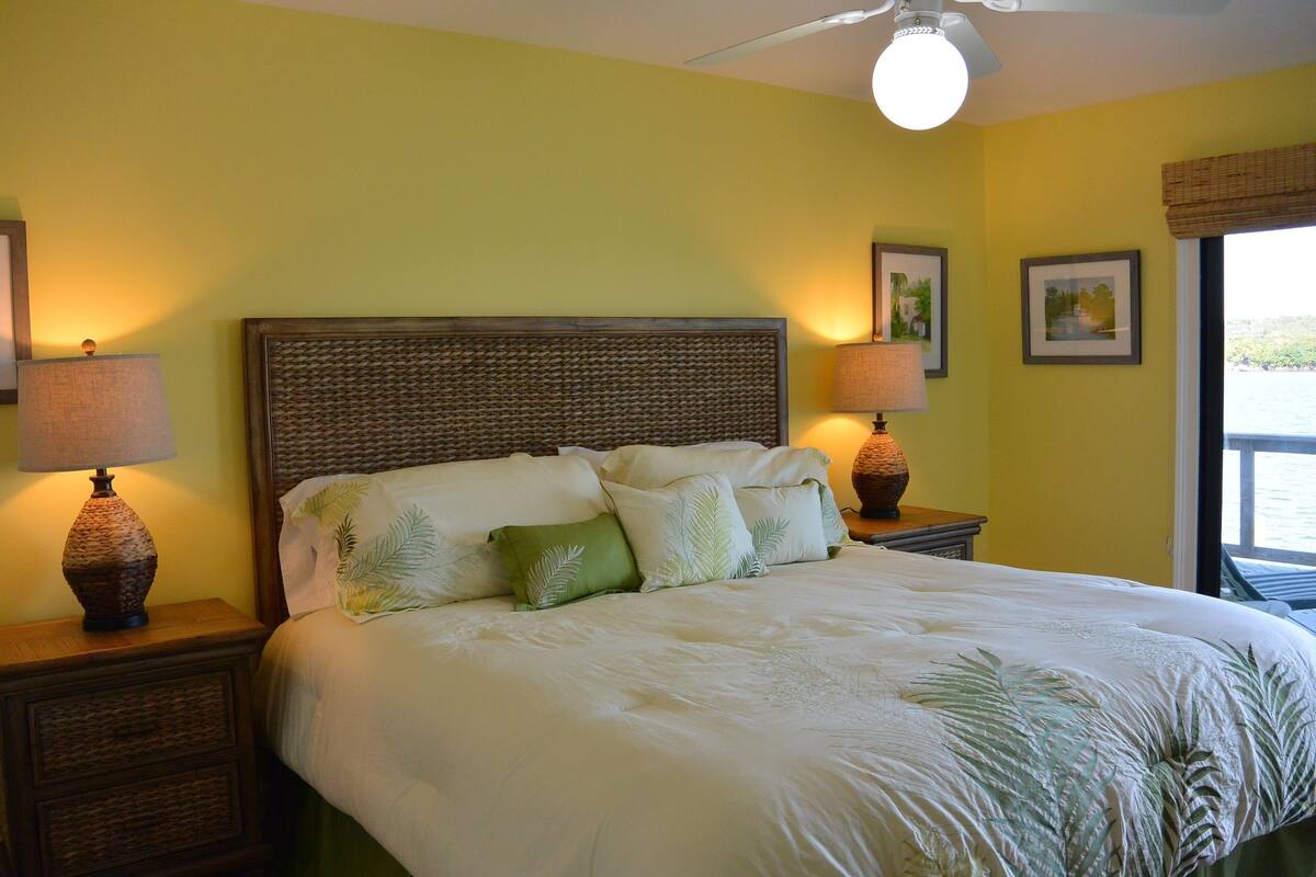 standard villa, 1 bedroom, sea facing | desk, soundproofing, iron/ironing board, cots/infant beds